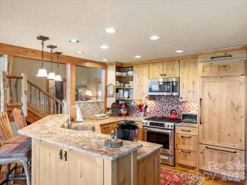 373 Rhododendron Lane Burnsville, NC 28714