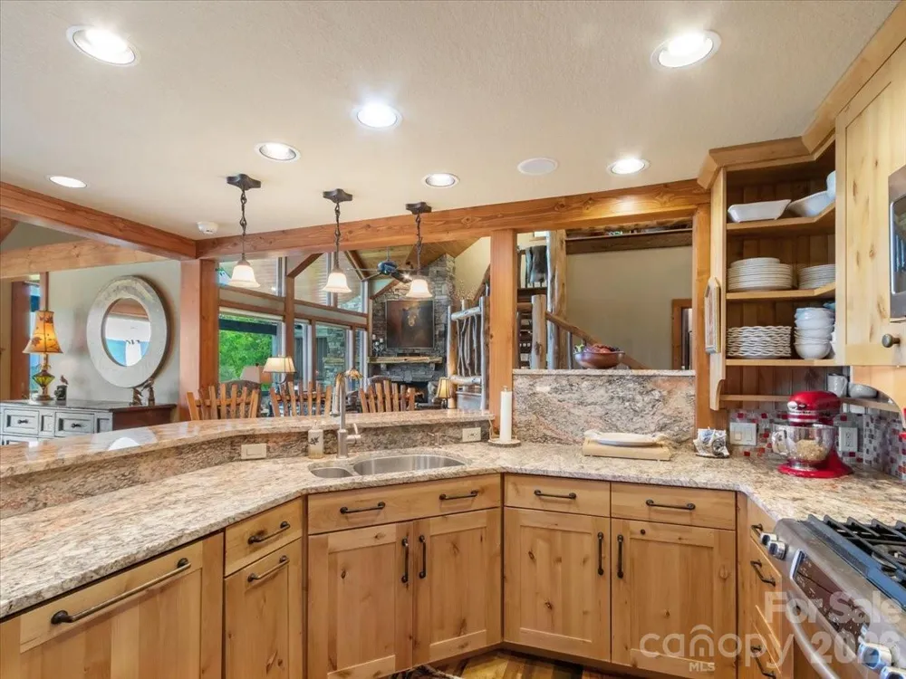 373 Rhododendron Lane Burnsville, NC 28714