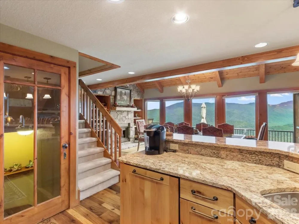 373 Rhododendron Lane Burnsville, NC 28714