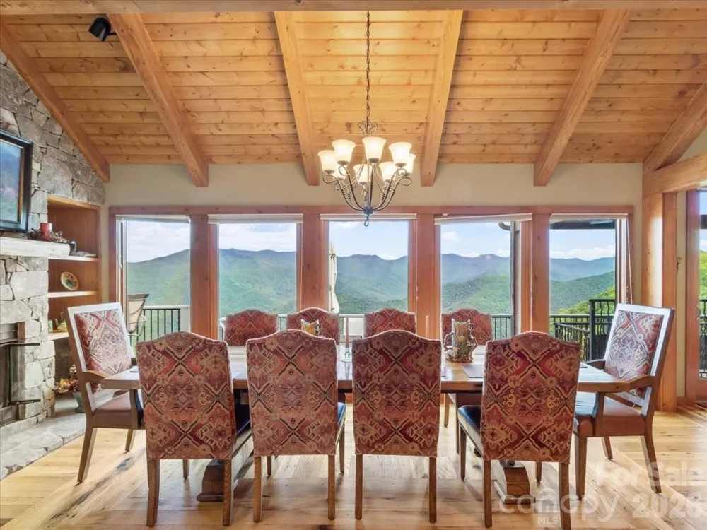 373 Rhododendron Lane Burnsville, NC 28714