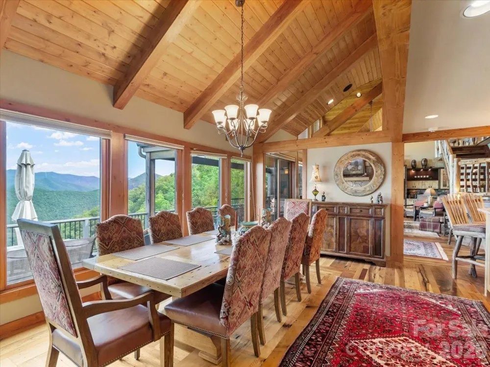373 Rhododendron Lane Burnsville, NC 28714