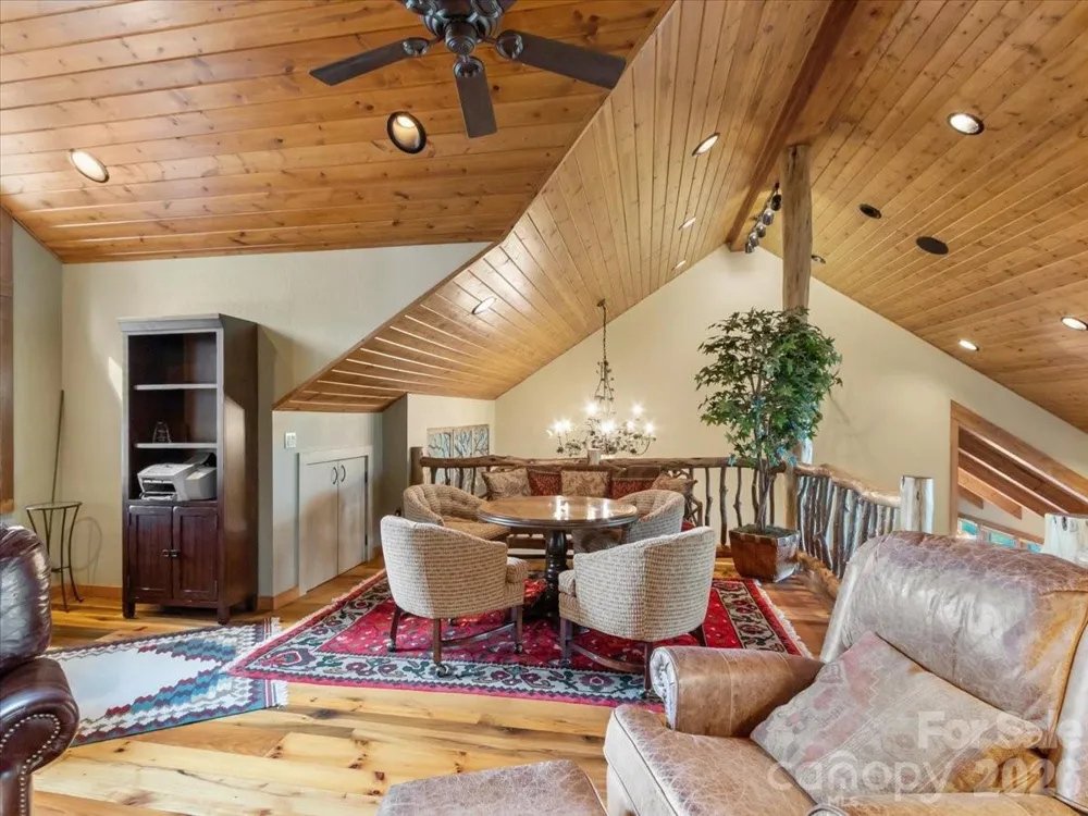 373 Rhododendron Lane Burnsville, NC 28714