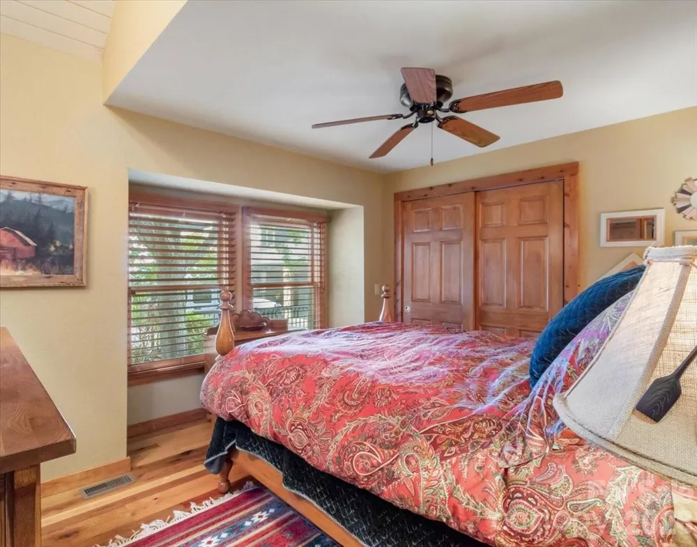 373 Rhododendron Lane Burnsville, NC 28714