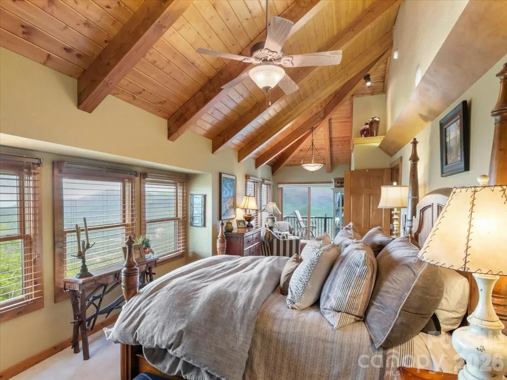 373 Rhododendron Lane Burnsville, NC 28714