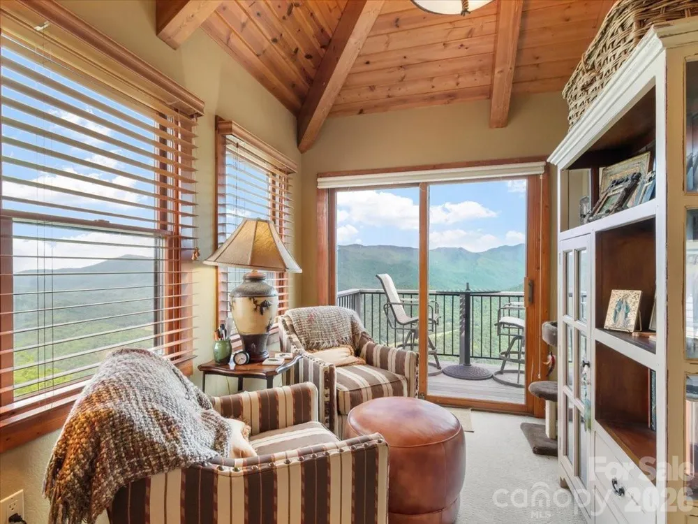 373 Rhododendron Lane Burnsville, NC 28714