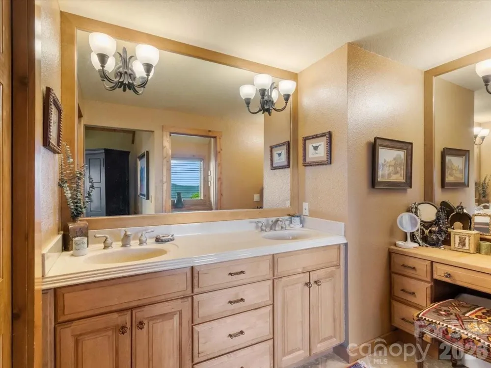 373 Rhododendron Lane Burnsville, NC 28714