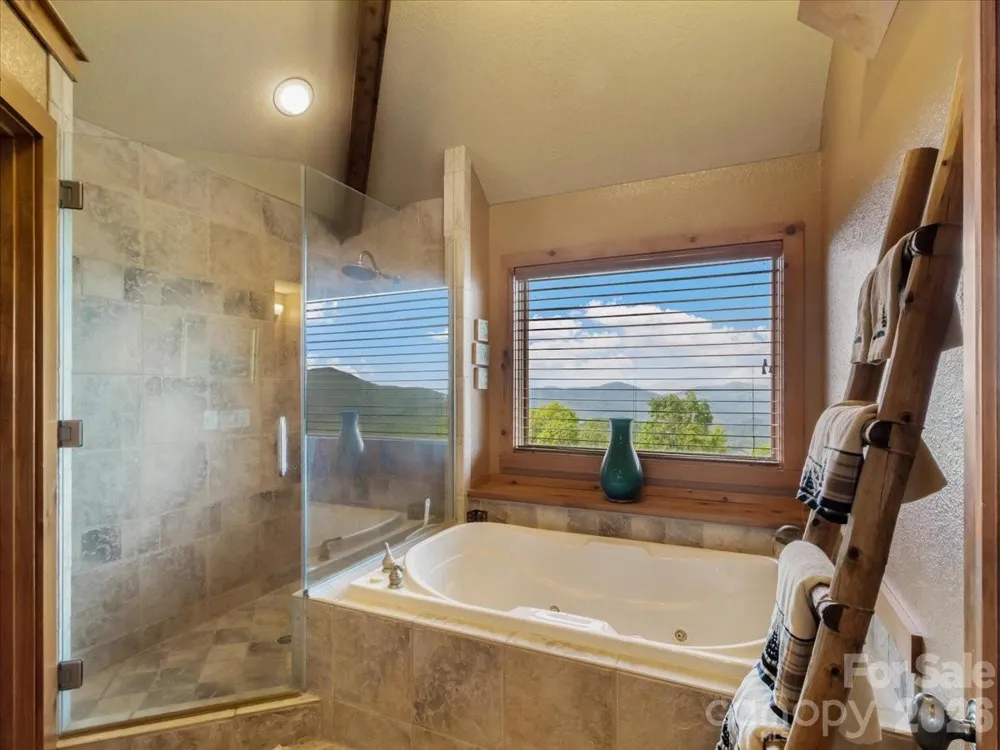 373 Rhododendron Lane Burnsville, NC 28714
