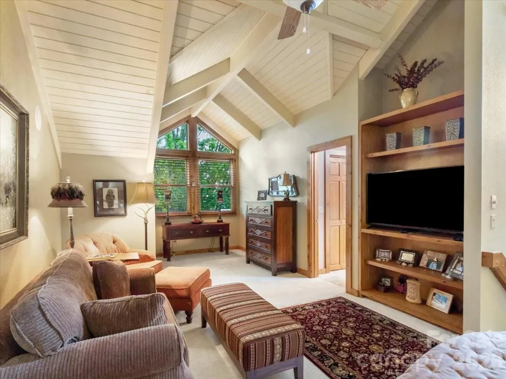 373 Rhododendron Lane Burnsville, NC 28714