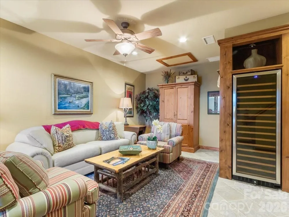 373 Rhododendron Lane Burnsville, NC 28714