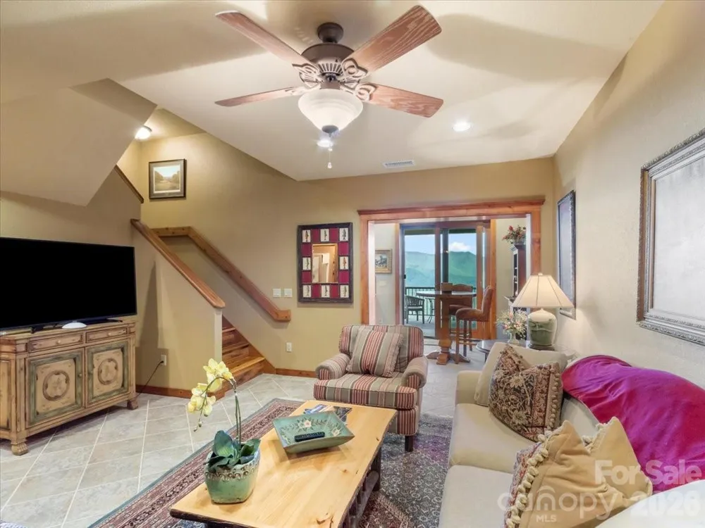 373 Rhododendron Lane Burnsville, NC 28714