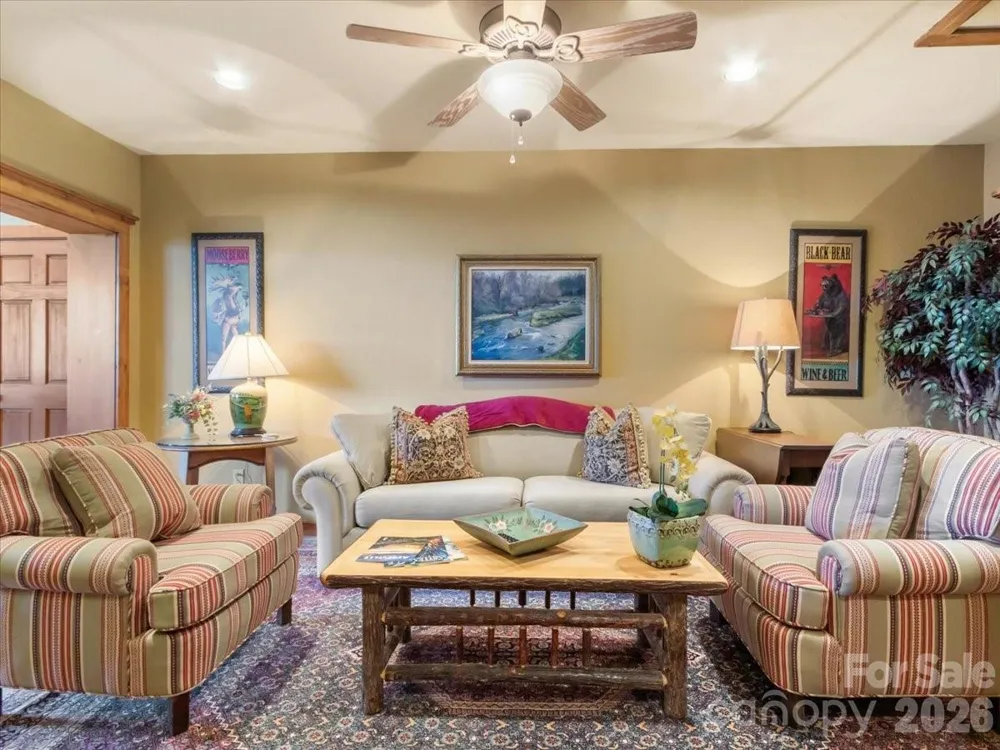 373 Rhododendron Lane Burnsville, NC 28714