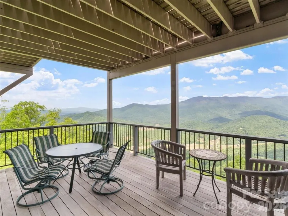 373 Rhododendron Lane Burnsville, NC 28714