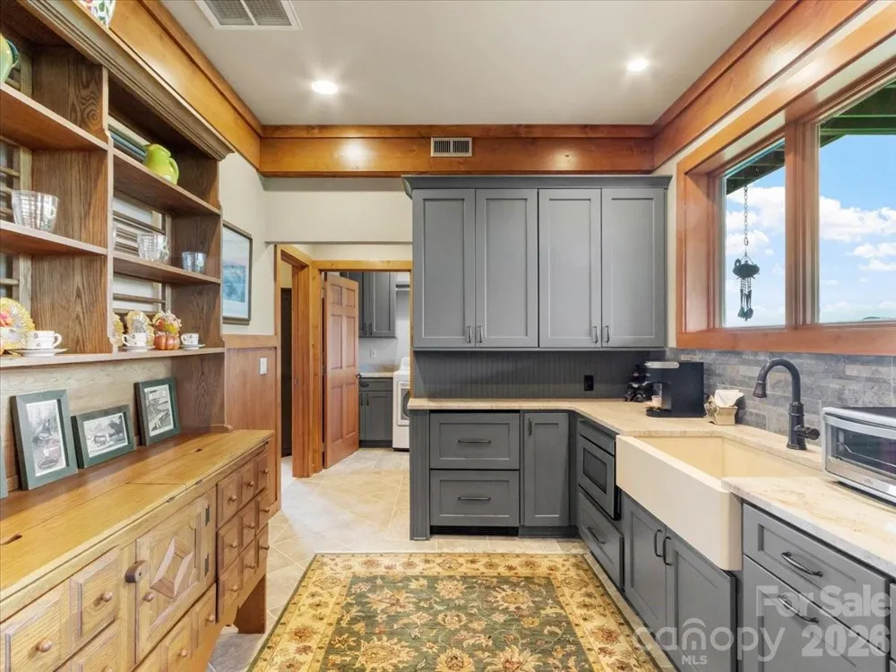 373 Rhododendron Lane Burnsville, NC 28714