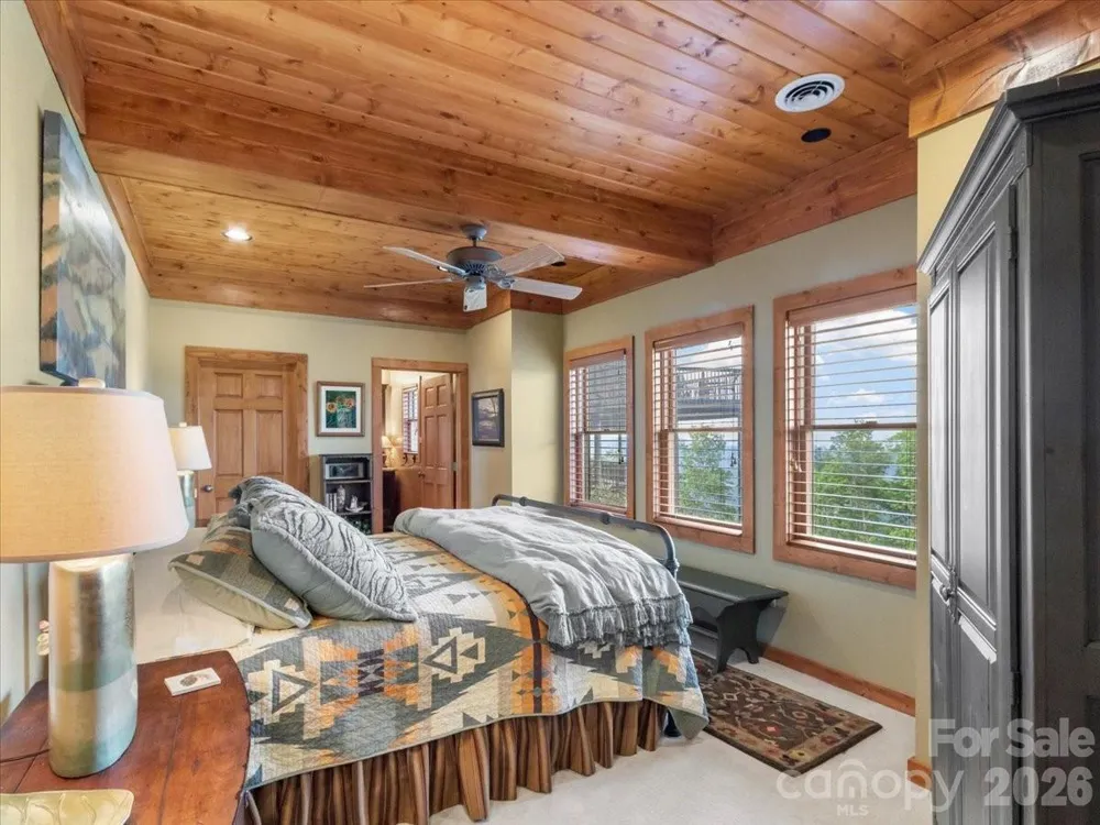 373 Rhododendron Lane Burnsville, NC 28714