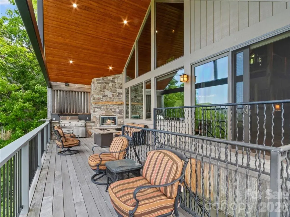 373 Rhododendron Lane Burnsville, NC 28714