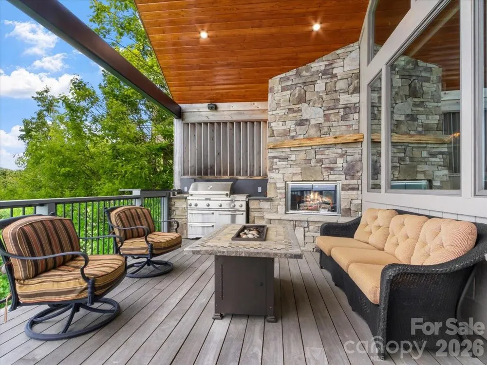 373 Rhododendron Lane Burnsville, NC 28714