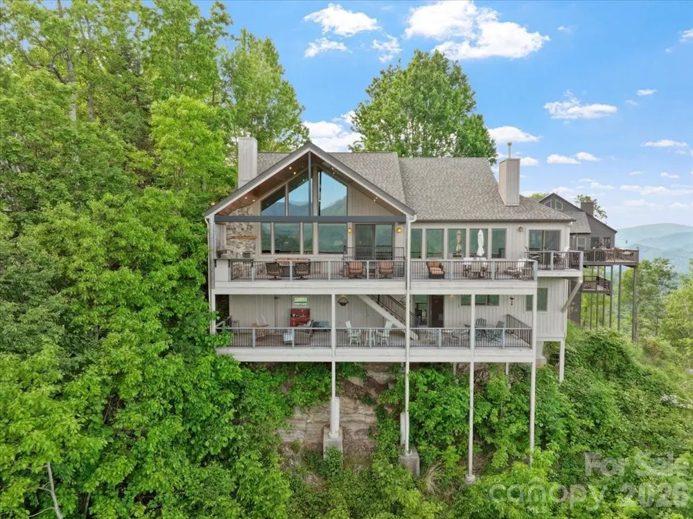 373 Rhododendron Lane Burnsville, NC 28714