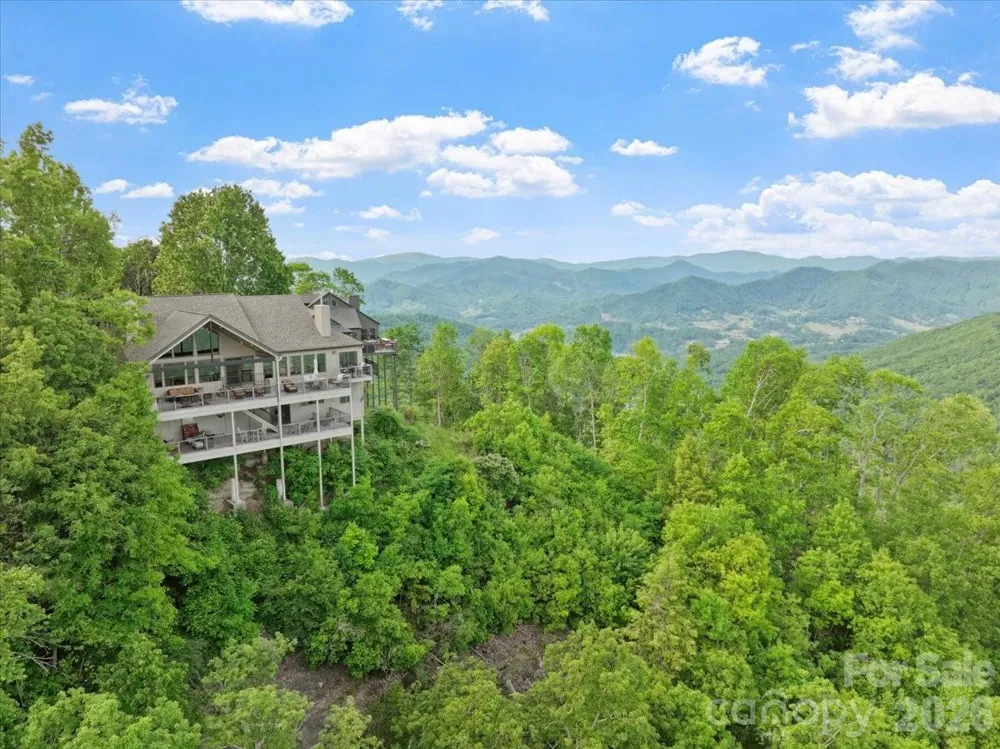 373 Rhododendron Lane Burnsville, NC 28714