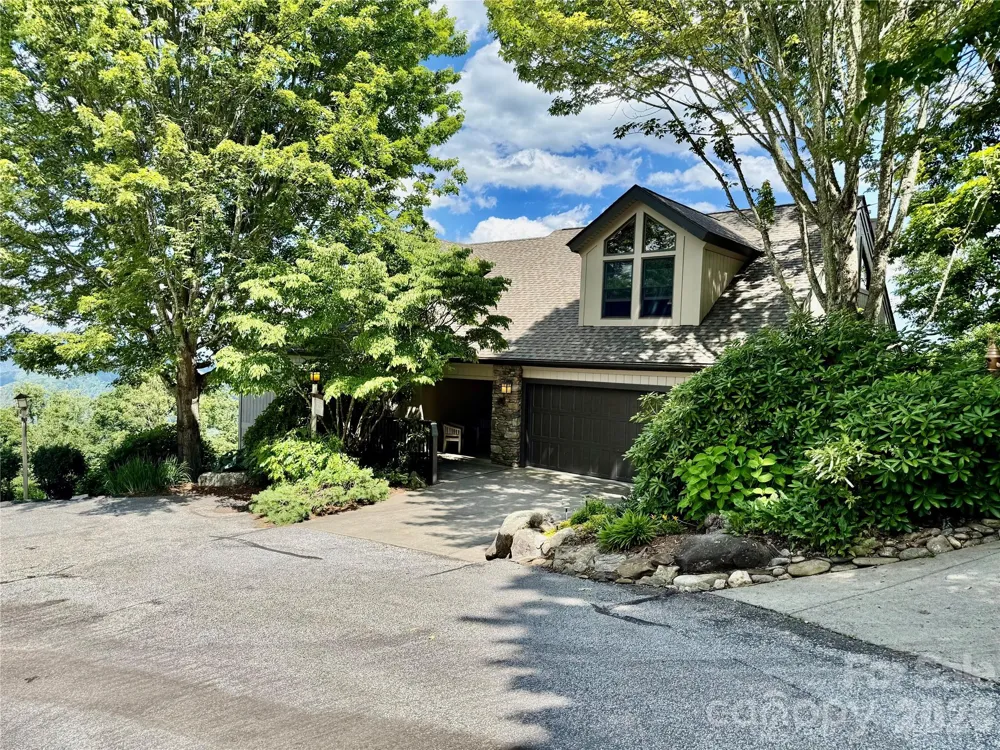 373 Rhododendron Lane Burnsville, NC 28714