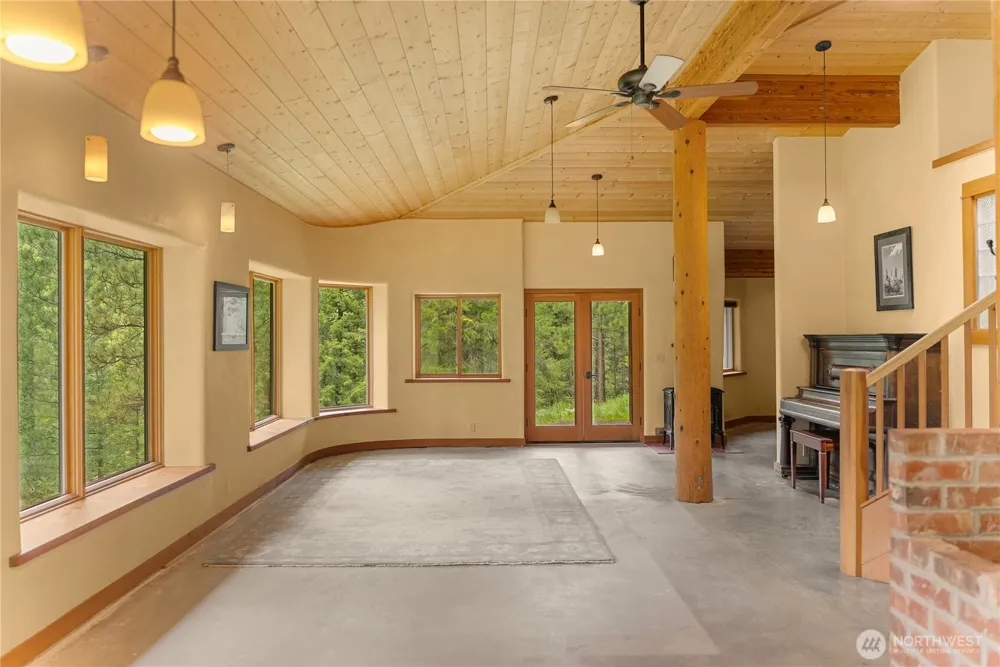 12 Tuckaway Road Twisp, WA 98856