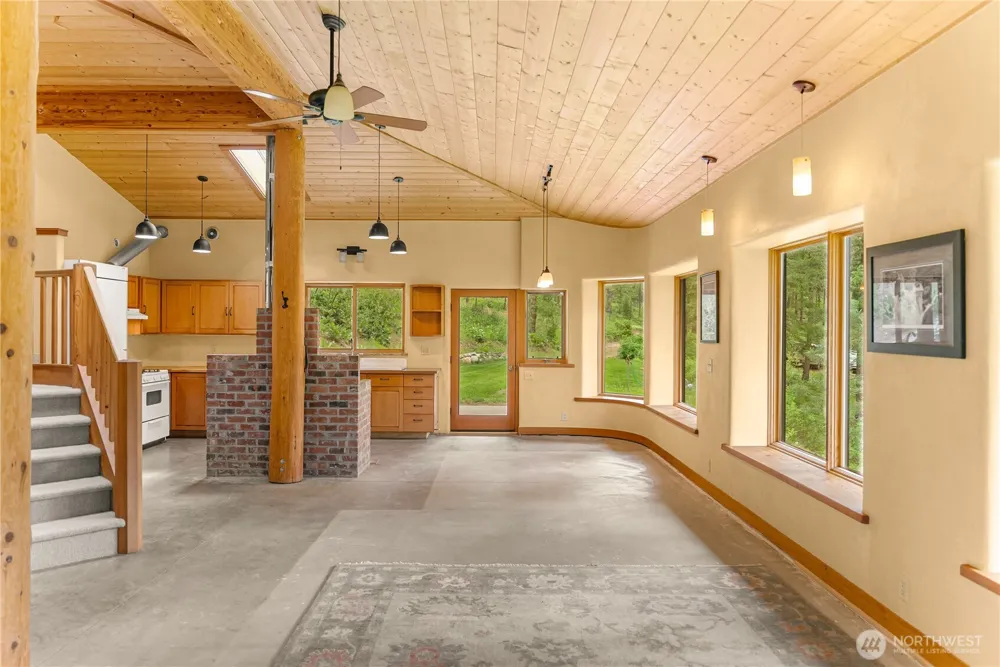 12 Tuckaway Road Twisp, WA 98856