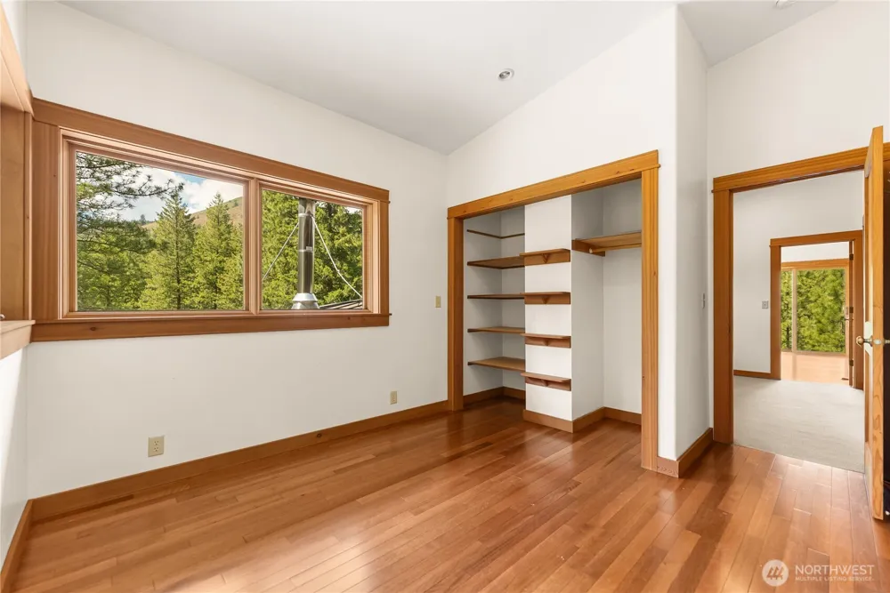 12 Tuckaway Road Twisp, WA 98856