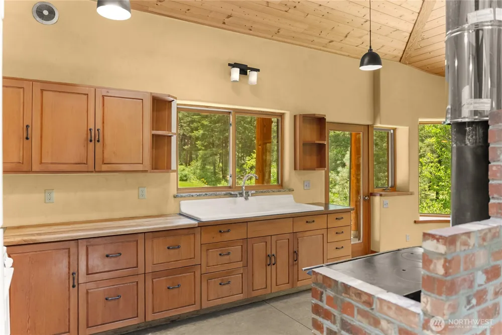 12 Tuckaway Road Twisp, WA 98856