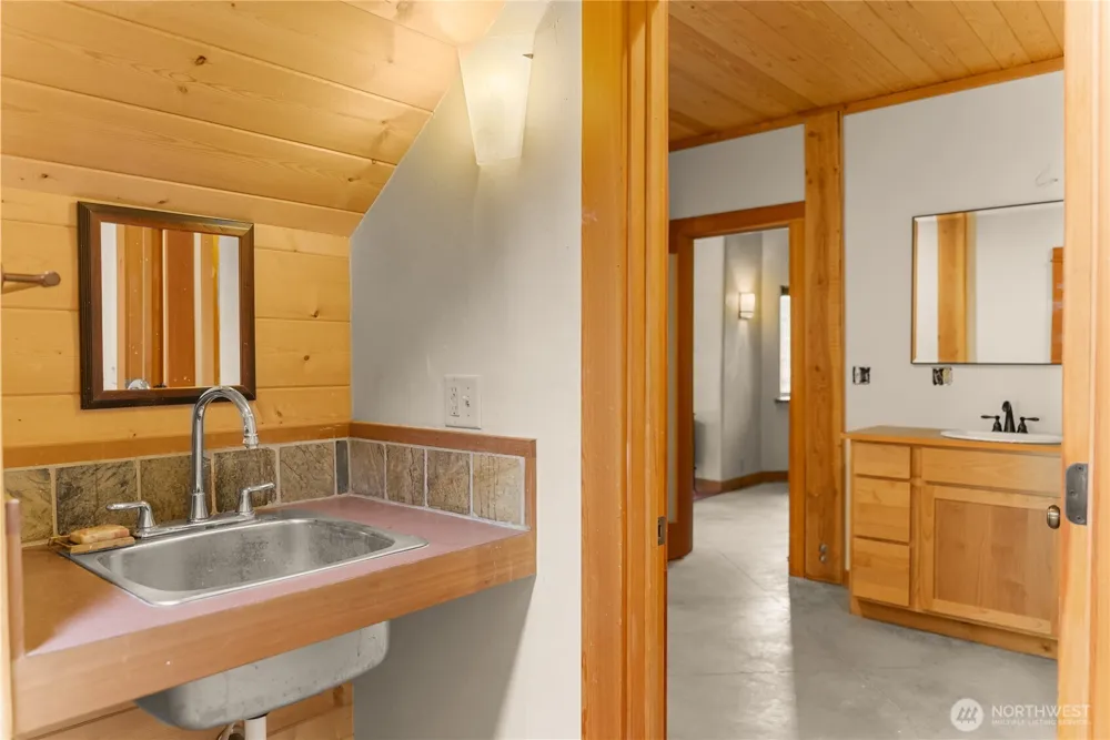12 Tuckaway Road Twisp, WA 98856