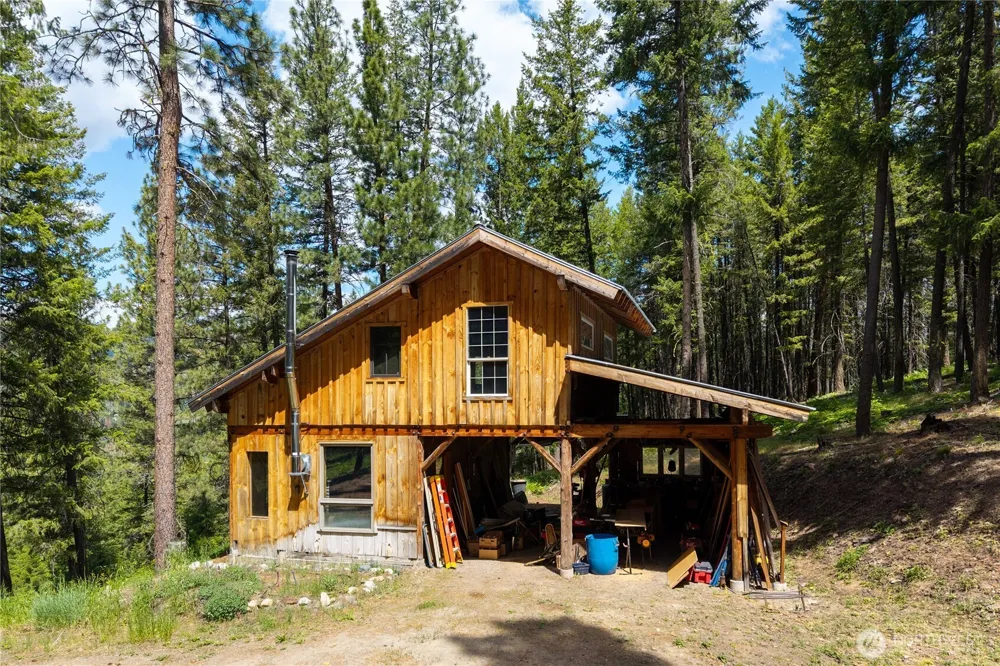 12 Tuckaway Road Twisp, WA 98856