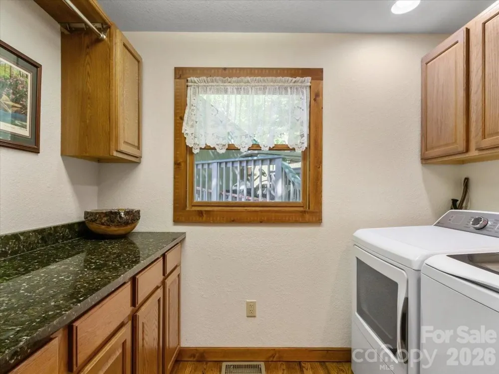 121 Ivy Ridge Road Burnsville, NC 28714