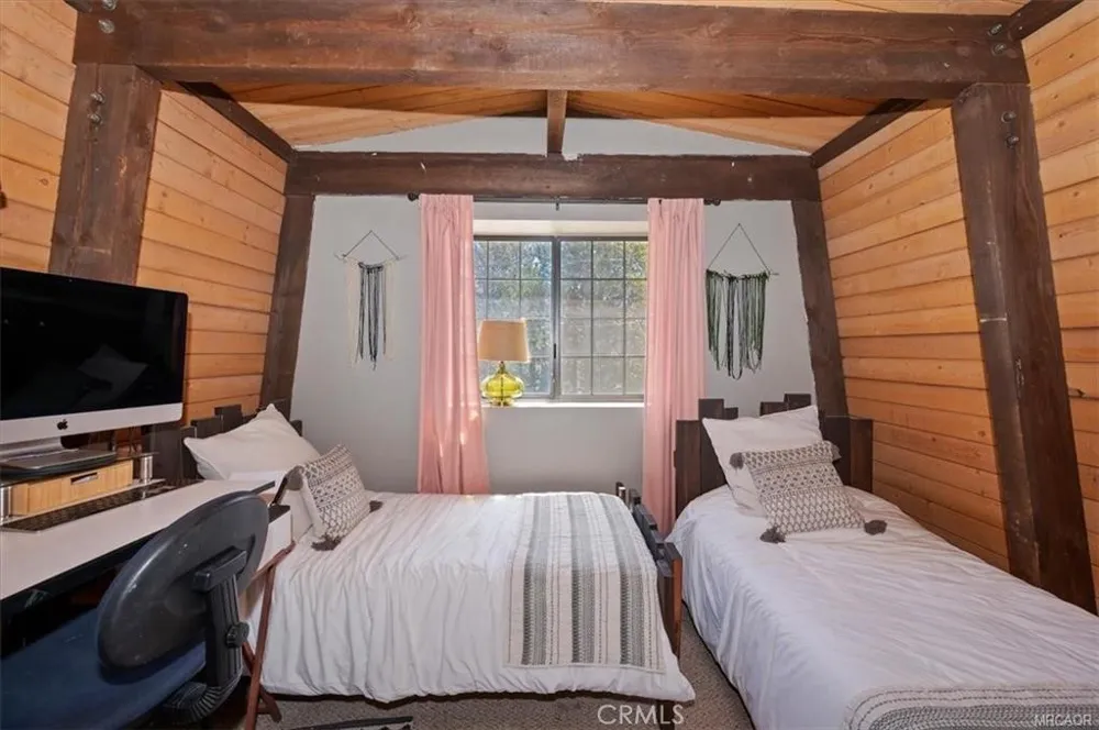 756 Cedar Sugarloaf, CA 92386