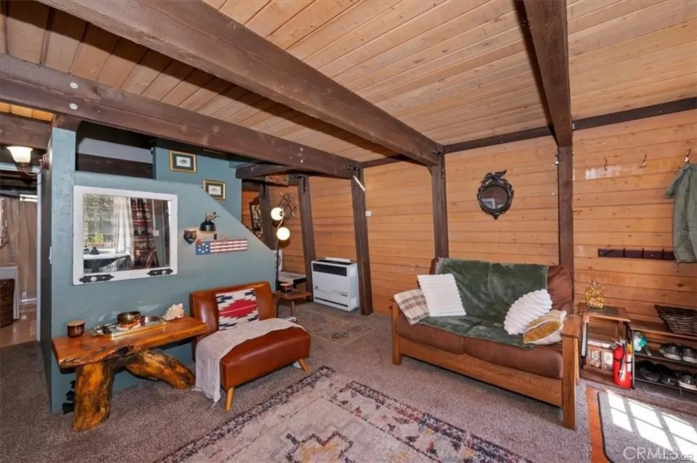 756 Cedar Sugarloaf, CA 92386