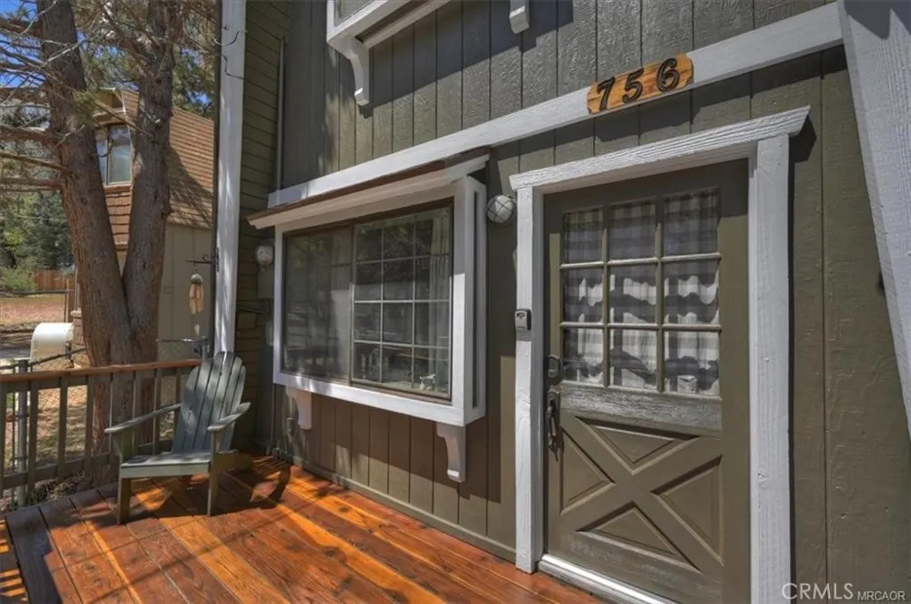 756 Cedar Sugarloaf, CA 92386