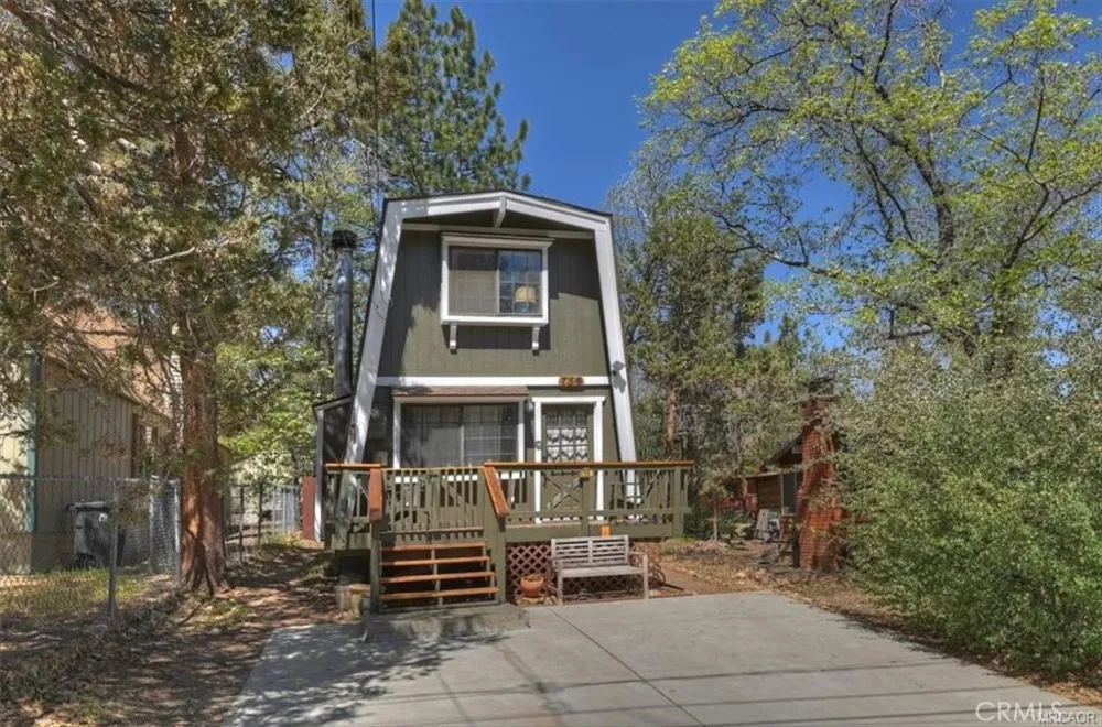 756 Cedar Sugarloaf, CA 92386