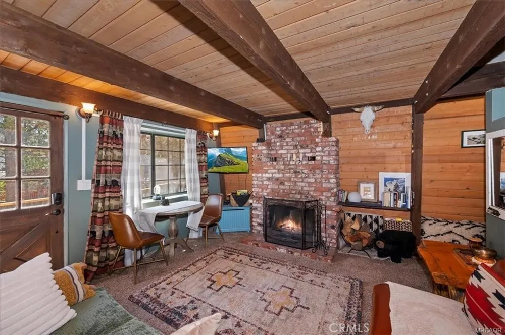 756 Cedar Sugarloaf, CA 92386