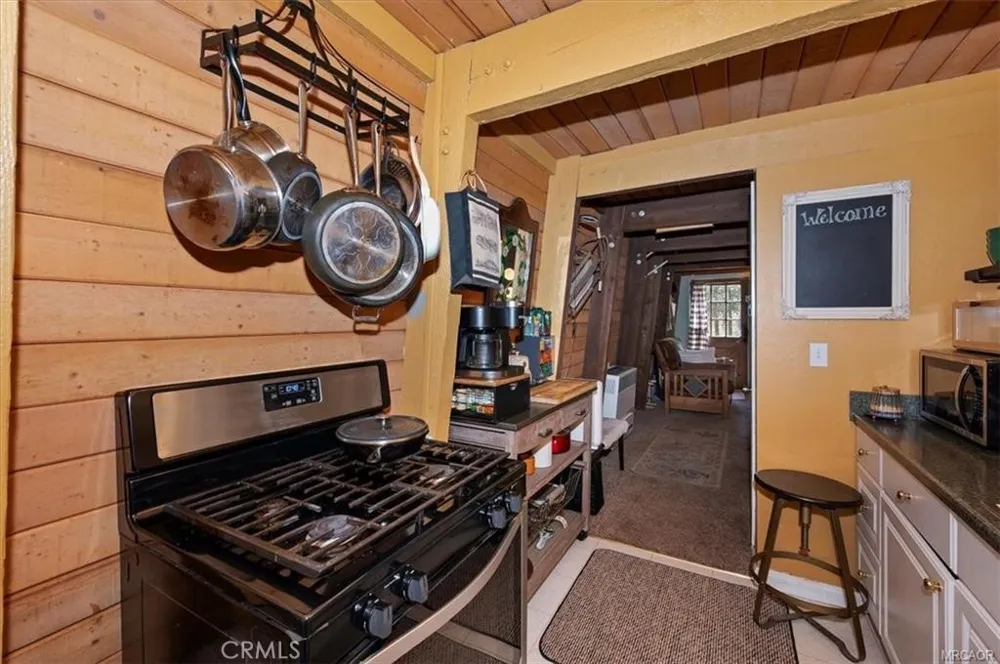 756 Cedar Sugarloaf, CA 92386