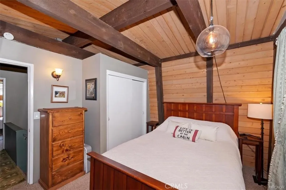 756 Cedar Sugarloaf, CA 92386