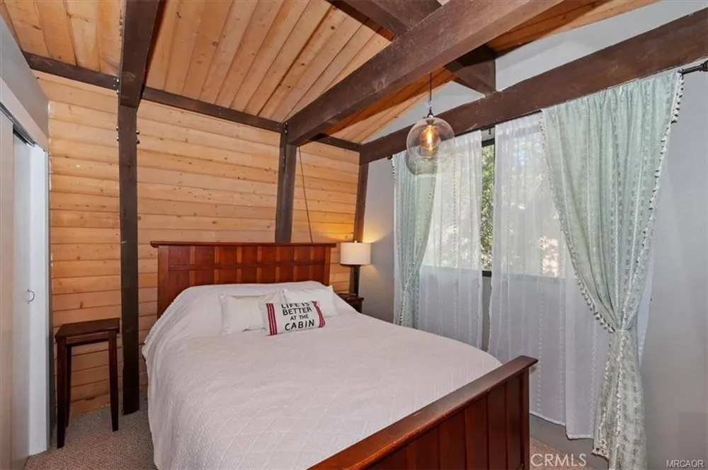 756 Cedar Sugarloaf, CA 92386