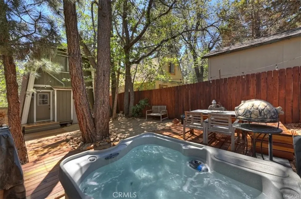 756 Cedar Sugarloaf, CA 92386