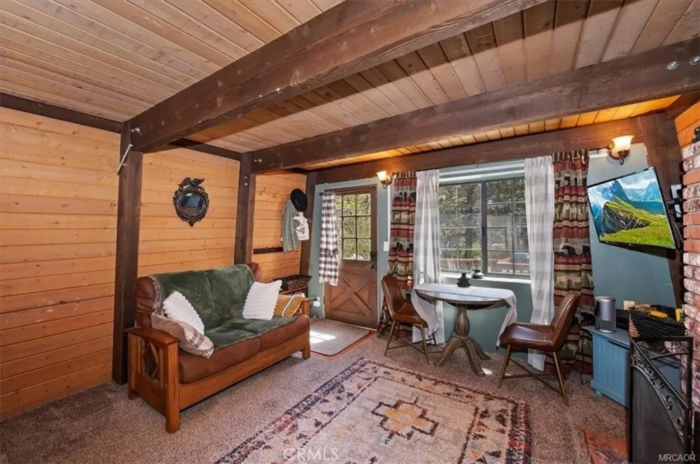 756 Cedar Sugarloaf, CA 92386