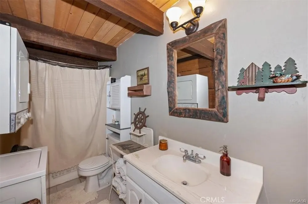 756 Cedar Sugarloaf, CA 92386