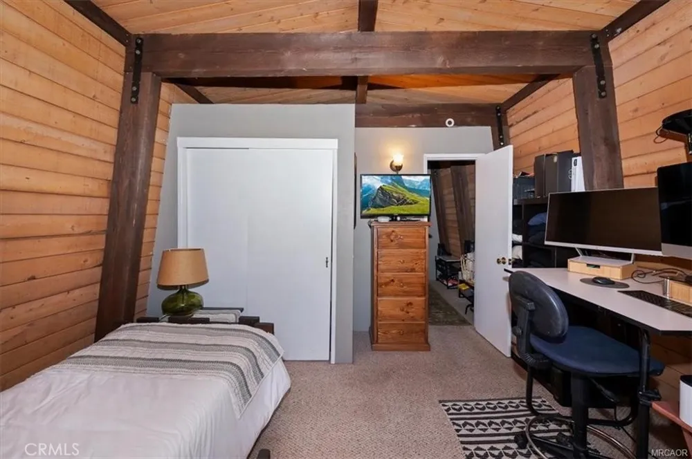756 Cedar Sugarloaf, CA 92386