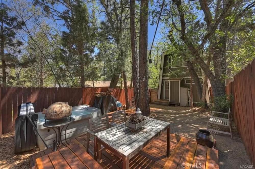 756 Cedar Sugarloaf, CA 92386