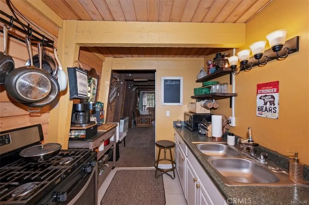 756 Cedar Sugarloaf, CA 92386