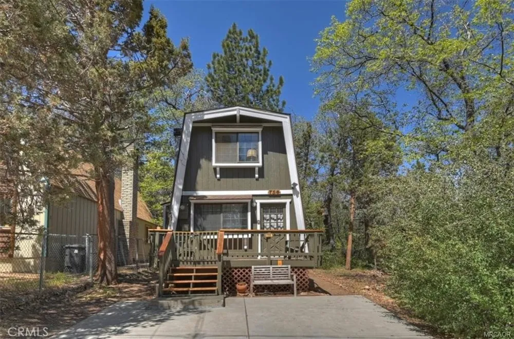 756 Cedar Sugarloaf, CA 92386
