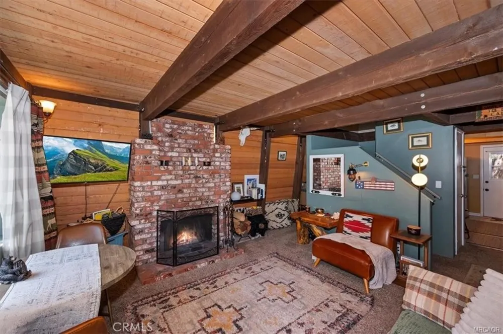 756 Cedar Sugarloaf, CA 92386