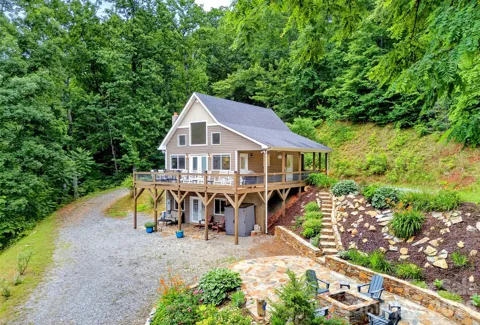 696 Hickory Nut Hollow