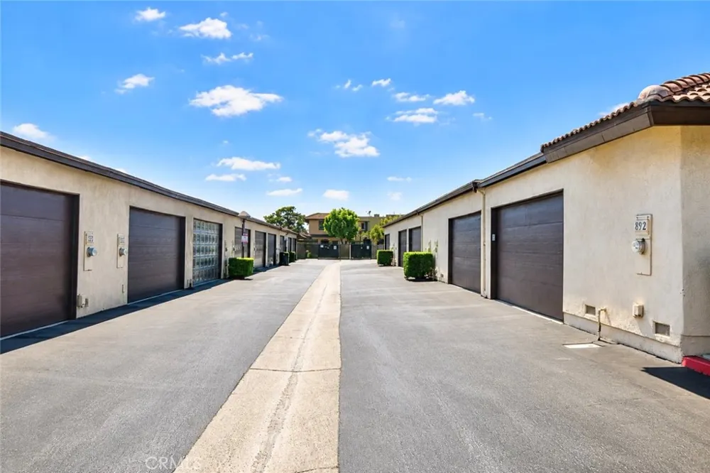 8952 BARCELONA Westminster, CA 92683