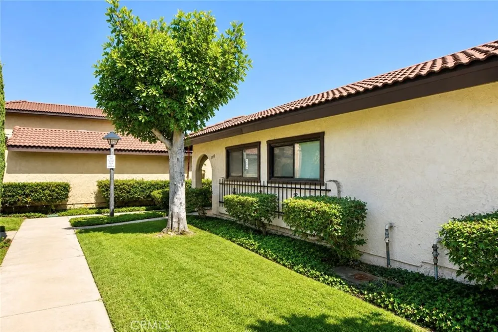 8952 BARCELONA Westminster, CA 92683