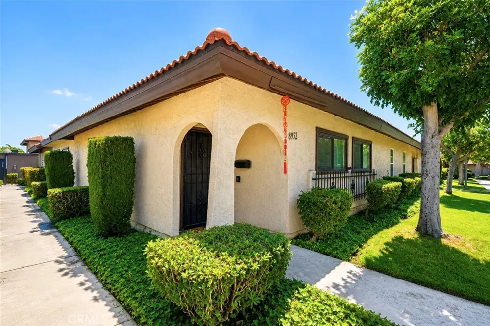 8952 BARCELONA Westminster, CA 92683